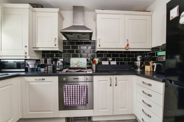 54, Tigers Way, Axminster photo 3