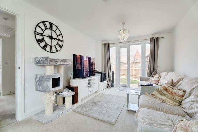 5, Challis Circle, Stowmarket photo 4