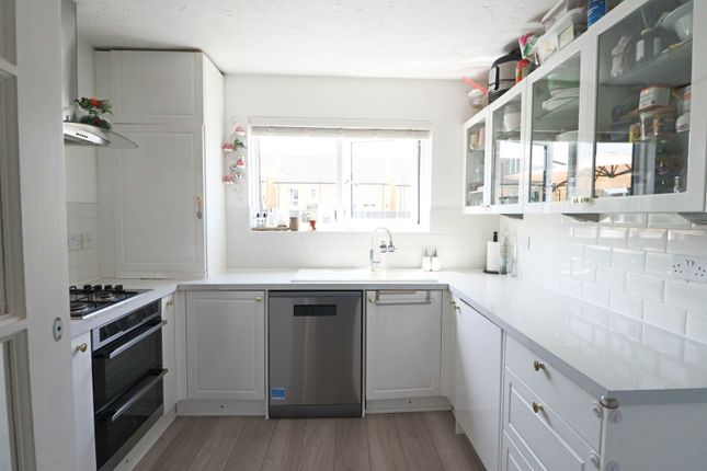 7, Welland Avenue, Essex photo 3