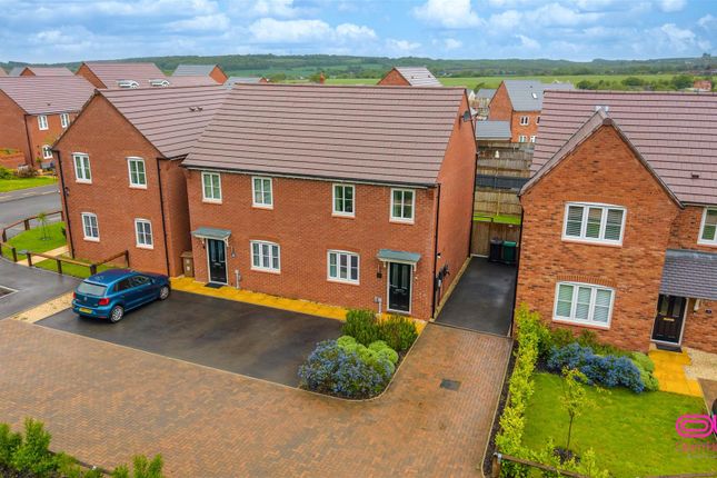 21, Fowler Close, Swadlincote photo 2