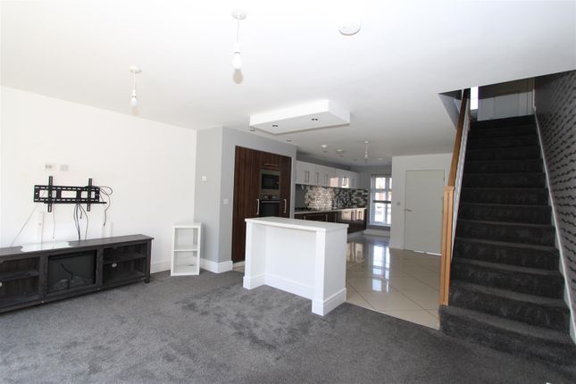 9, Tailor Close, Cleckheaton photo 5