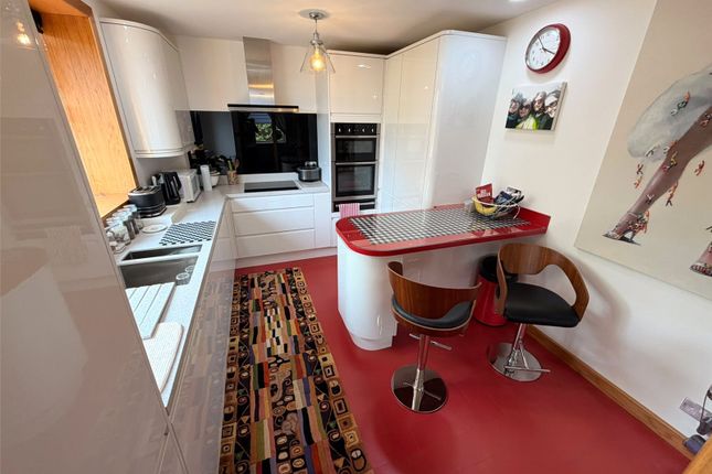 Flat 10, Hillside Court, 2, Hill Side, Greater Manchester photo 3