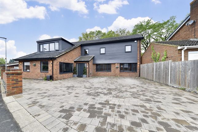 Thumbnail Detached house for sale in Foster Close, Stevenage