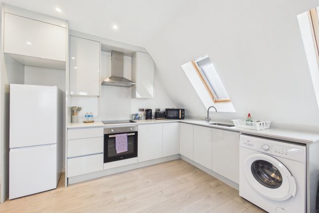 Flat 5, 2B,, Desford Way, Surrey photo 3
