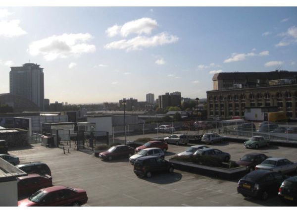 Parking/garage to rent in Warwick Road, London
