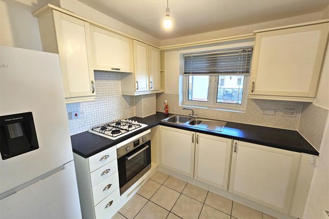 Flat for sale in Macquarie Quay, Eastbourne