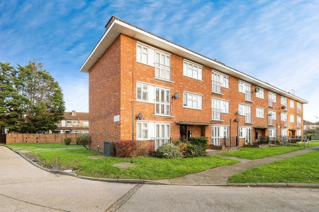 Flat for sale in Mount Pleasant, Ilford Lane, Ilford