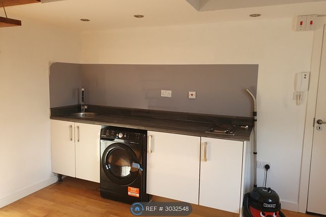Flat, Suffolk House Princes Road, Weybridge photo 5