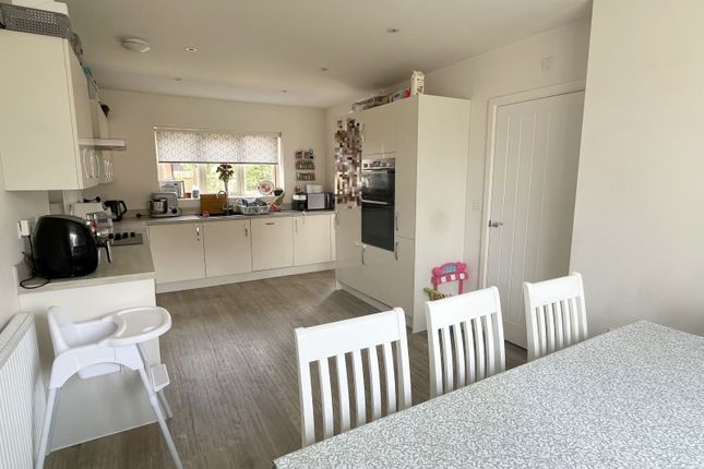 11 Honeysuckle Crescent, Walton Cardiff, Tewkesbury photo 4
