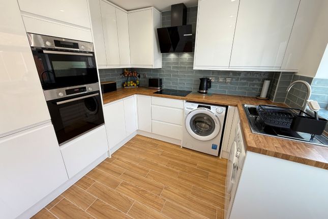 7, Campian Close, Dunstable photo 2