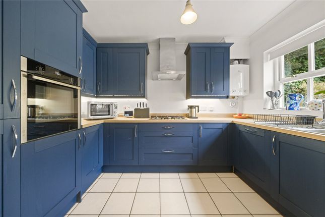 8, Hadley Place, Surrey photo 4
