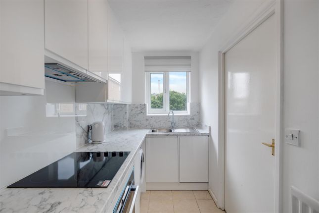 Flat 24, Royal Connaught Apartments, Silvertown photo 2