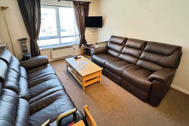 Flat 5, Colstone Court, Marina Gardens, Bristol photo 3