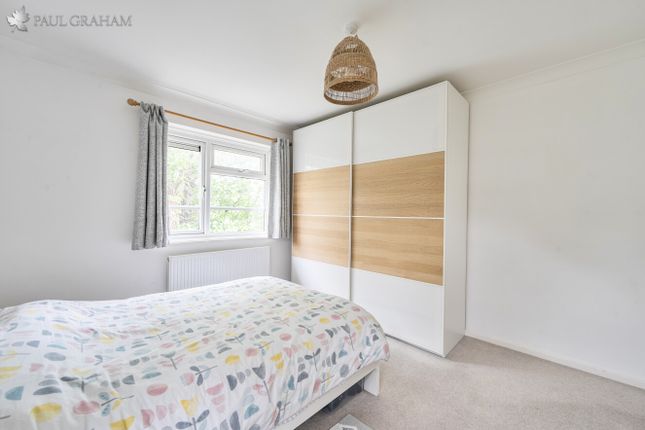 35, Denmark Gardens, Carshalton photo 4
