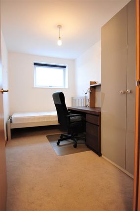 Flat to rent in Keel Point, Ship Wharf, Colchester, Essex