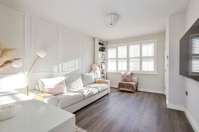 23 Heath Way, Radlett photo 2