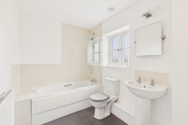 104 Shinewater Park, Kingswood, East Riding of Yorkshire photo 4