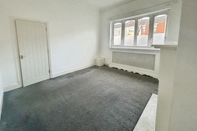 119, Hainton Avenue, Grimsby photo 5