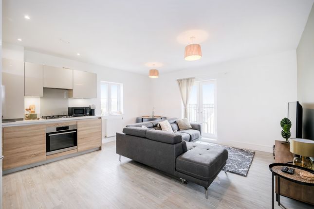 Flat for sale in Hamlet House, Oaklands Hamlet, Chigwell