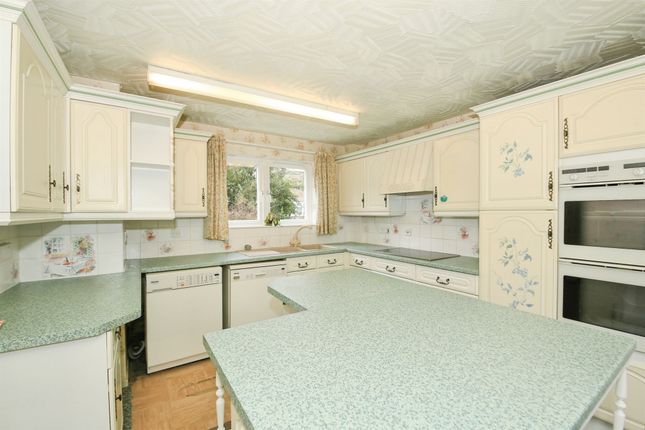 74, Benland, Peterborough photo 3