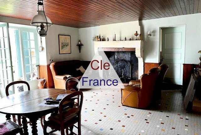 Detached house for sale in La Rochefoucauld, Poitou-Charentes, 16110, France