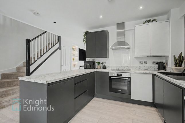 2 Hawthorn Place, Maidstone photo 4