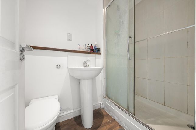 Flat for sale in Vicarage Farm Road, Heston, Hounslow