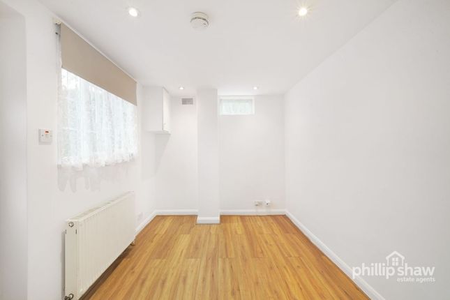 66a Whitefriars Avenue, Harrow photo 4
