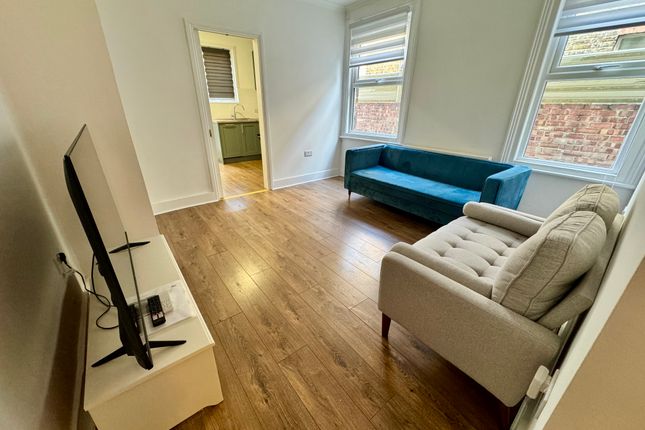 Collingbourne Road, London photo 5