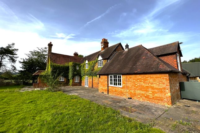 Thumbnail Farmhouse to rent in Manor Farm Lane, Ledburn, Leighton Buzzard