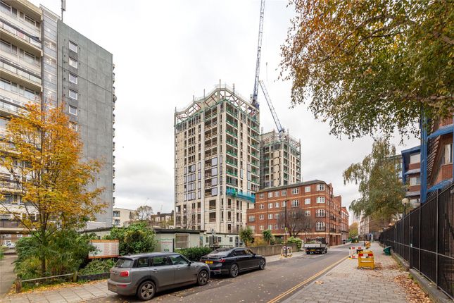 Thumbnail Flat for sale in Graphite Square, London
