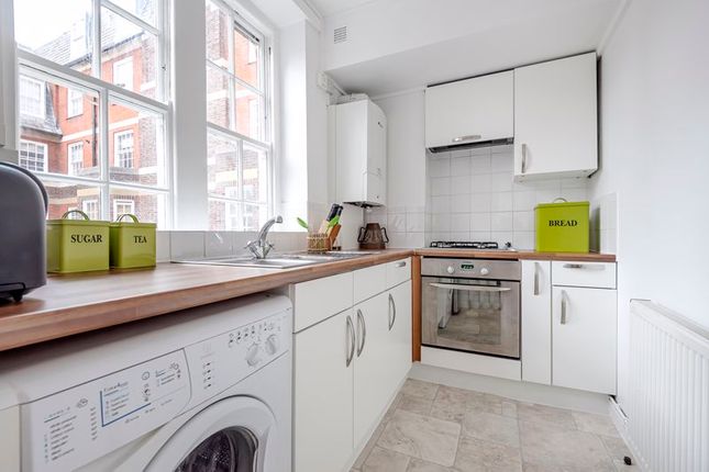 Flat to rent in Willow Place, London