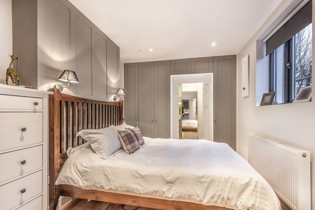 A, 66, Bramfield Road, London photo 2