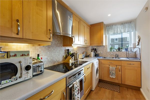 Flat to rent in Tudor Court, Princes Riverside Road, Rotherhithe, London