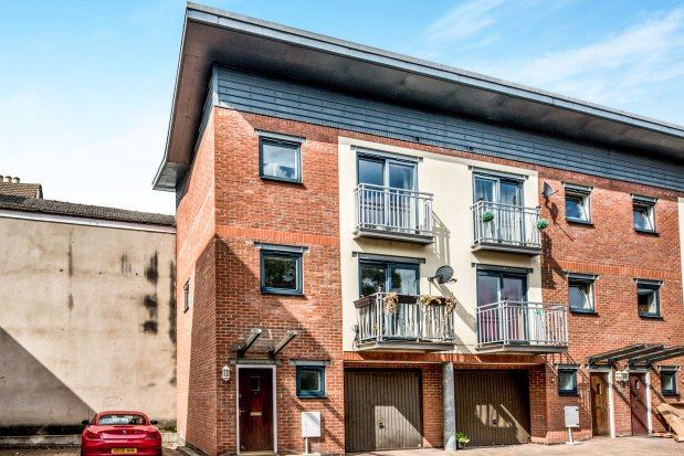 Town house to rent in Merchants Court, Bedford