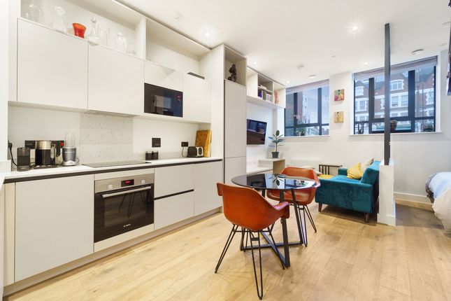 3 Irene House, 218 Balham High Road, London photo 2