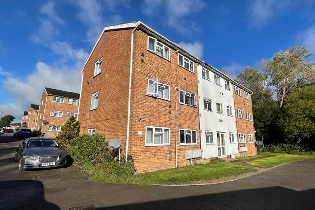 Thumbnail Flat for sale in Greenlea Crescent, Southampton