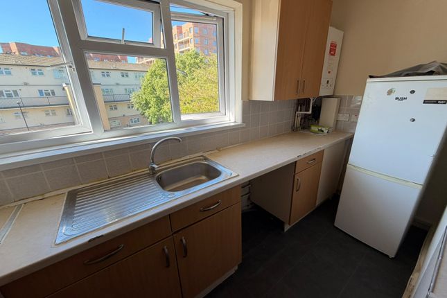 17 Verulam Court, Haldane Road, SOUTHALL photo 3