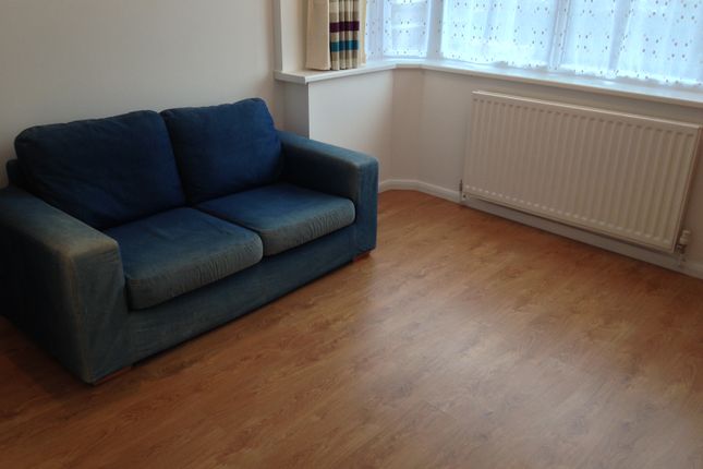 Thumbnail Studio to rent in Very Near Middleton Avenue Area, Greenford