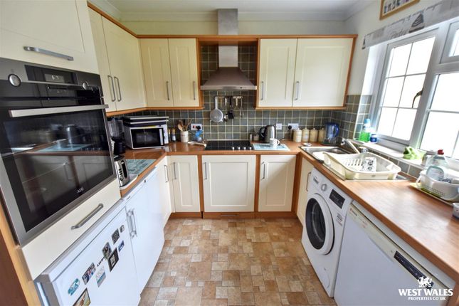 8, Church Road, Haverfordwest photo 3