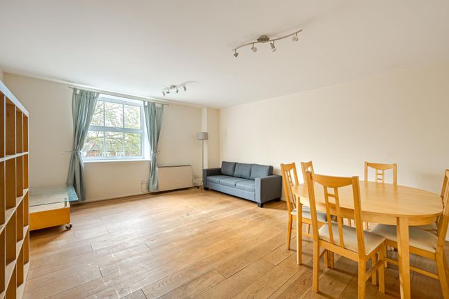 Flat to rent in Clapham Park Road, London