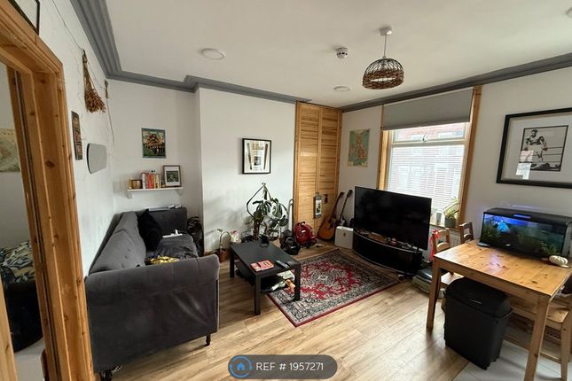 Flat, Norman Terrace, Leeds photo 2
