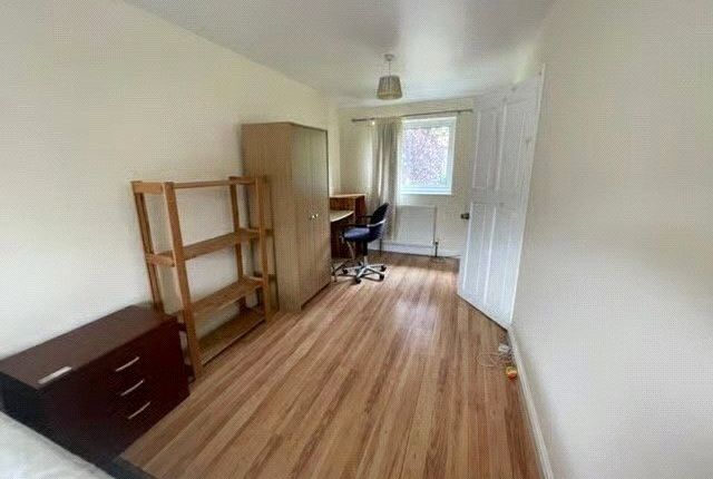 Room 2, 122, Ivy Avenue, Somerset photo 3