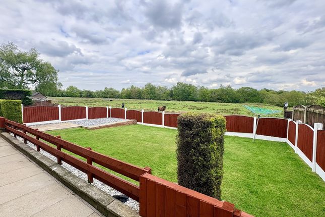 48 Thornham Drive, Bolton photo 4