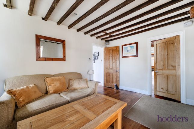 20, Laburnum Road, Chertsey photo 3