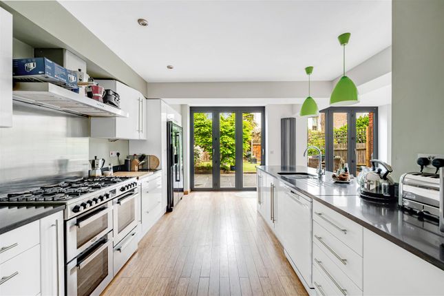 33, Emanuel Avenue, London photo 2