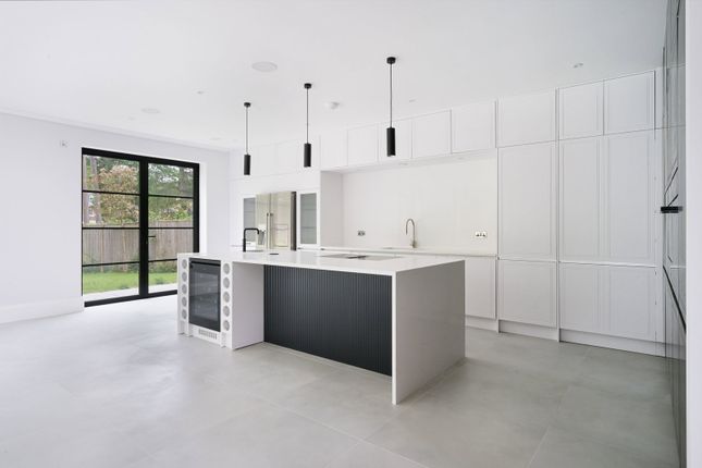 3 Persia Place, Crawley Down Road, Felbridge photo 4