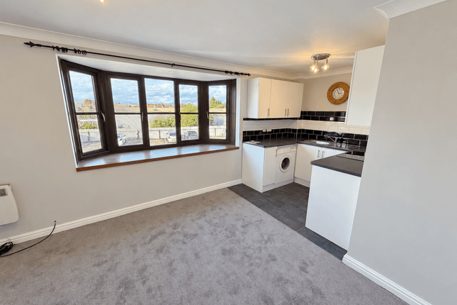 St. Andrews Road, Felixstowe photo 2