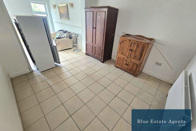 Ground Floor Flat, Beavers Lane, Hounslow photo 4