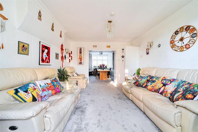 17, Grenfell Gardens, Harrow photo 2